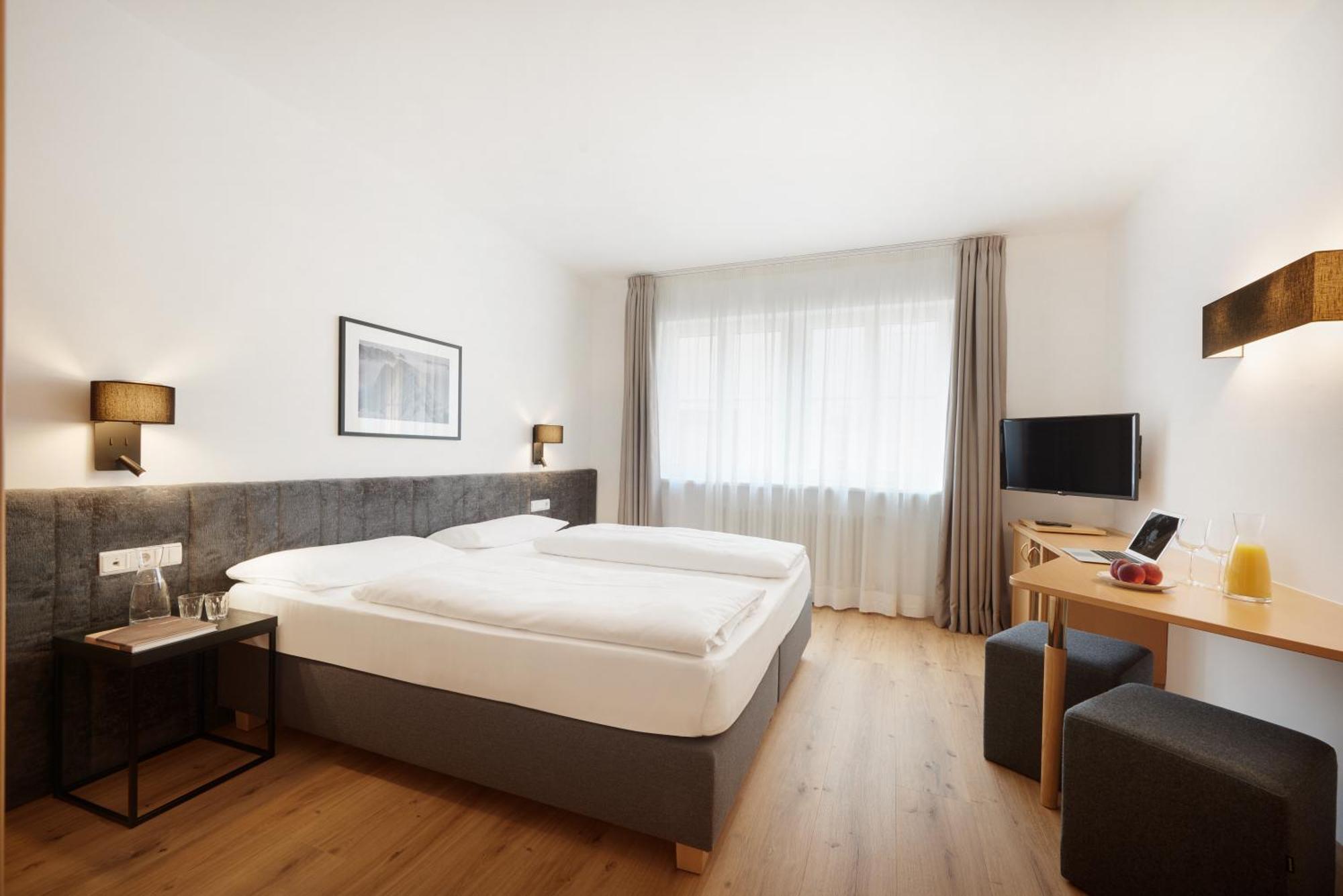 Hotel Goldene Rose Brunico Esterno foto
