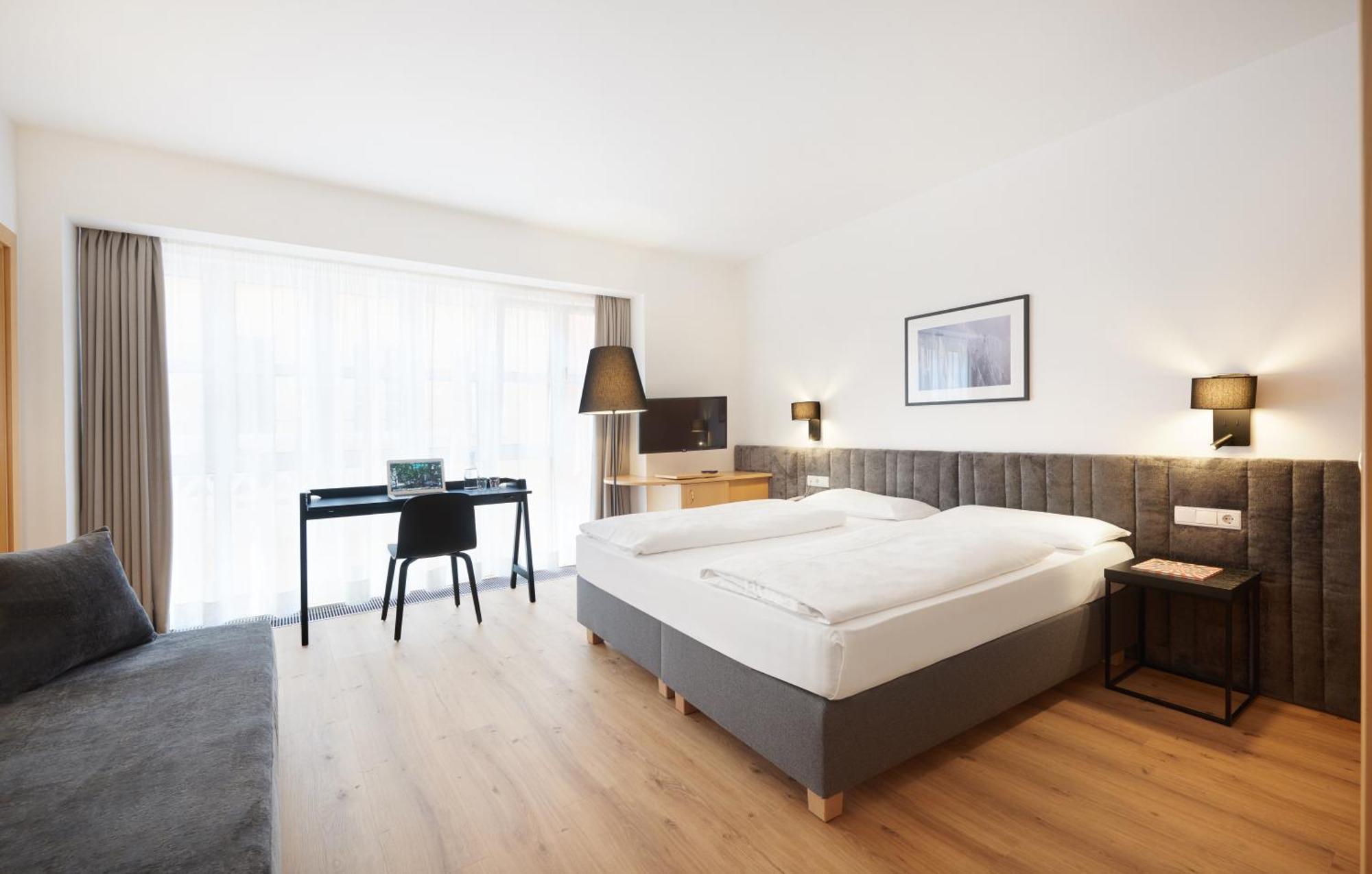 Hotel Goldene Rose Brunico Esterno foto