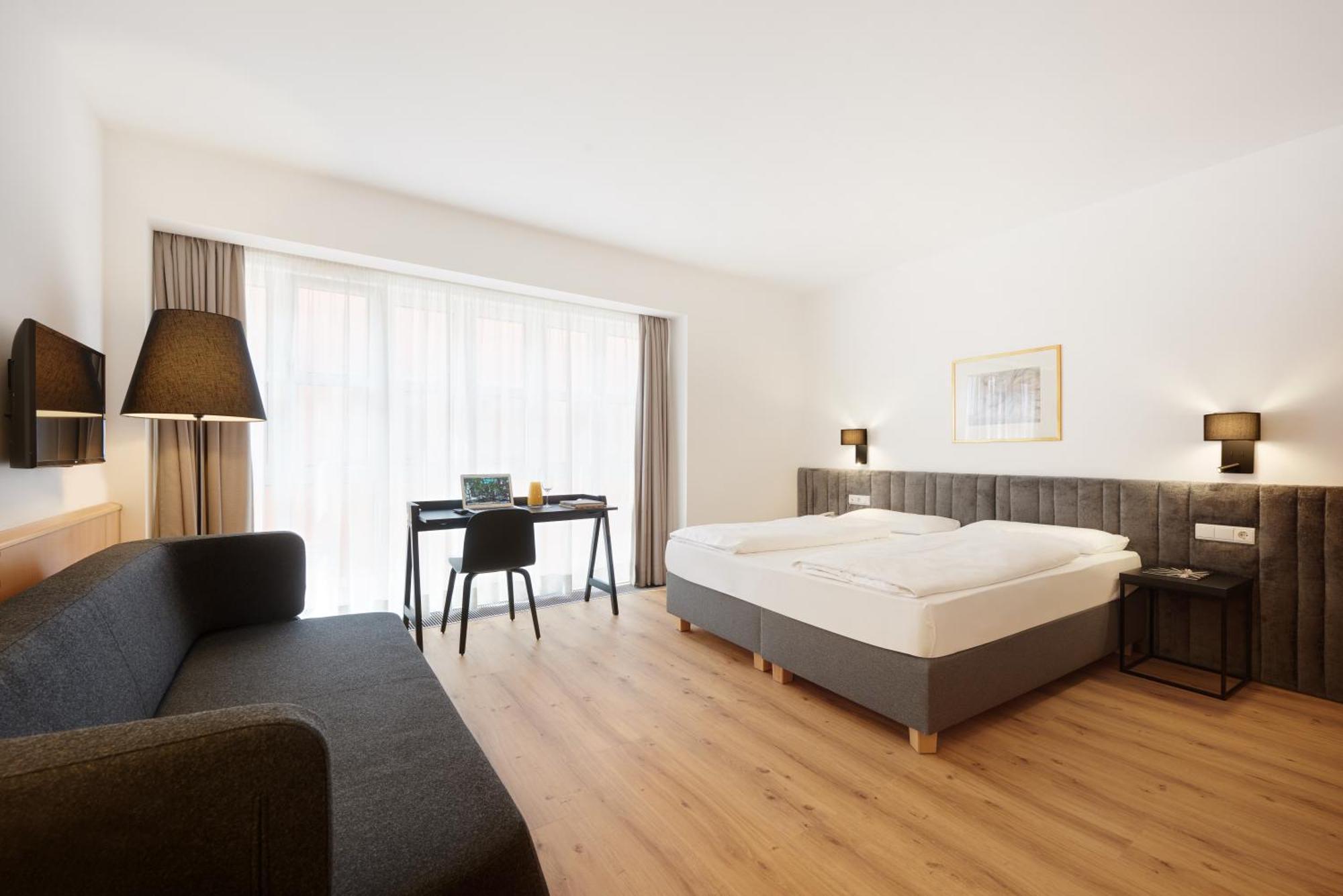 Hotel Goldene Rose Brunico Esterno foto