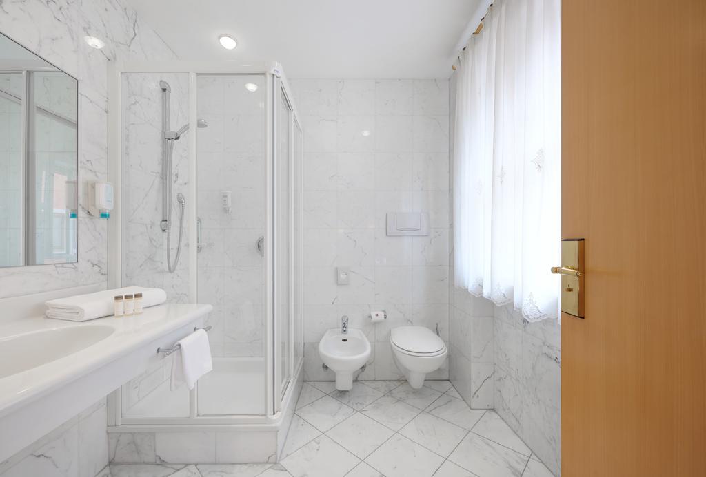 Hotel Goldene Rose Brunico Esterno foto