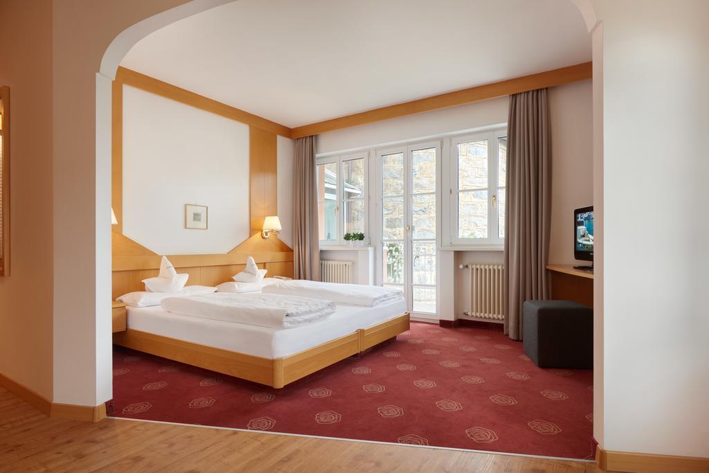 Hotel Goldene Rose Brunico Esterno foto