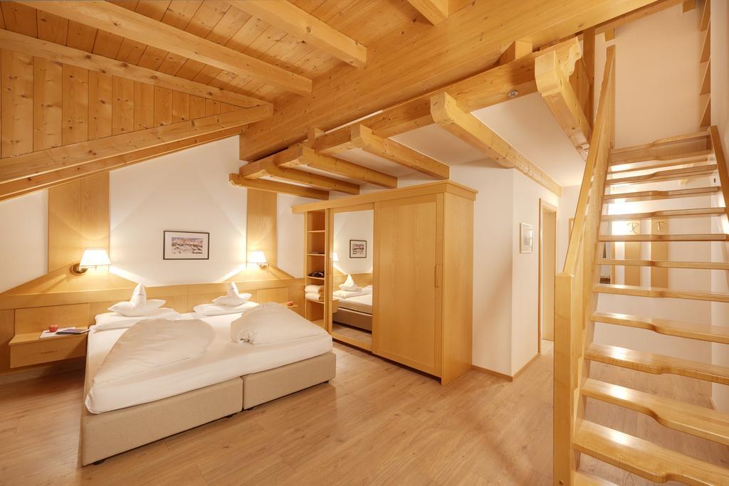 Hotel Goldene Rose Brunico Esterno foto