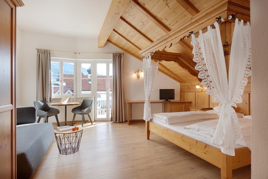 Hotel Goldene Rose Brunico Esterno foto